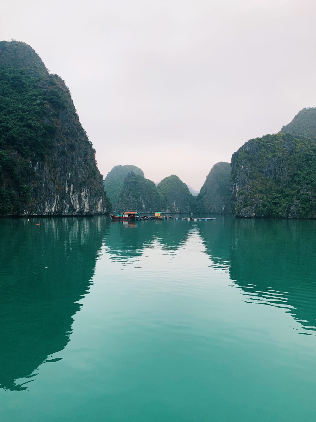 Reisebericht: Zwei Tage auf dem Wasser in der Halong Bucht